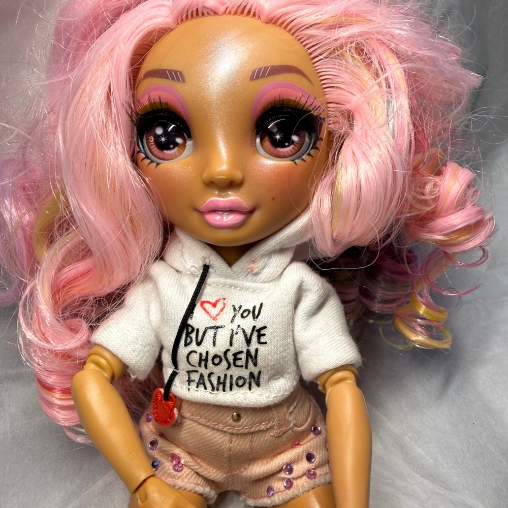 MGA Entertainment Doll 10 Inches Rainbow High Kia Hart Edition